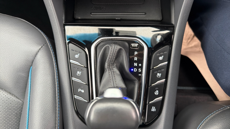 Hyundai IONIQ 1.6 GDi Plug-in Hybrid Premium SE 5dr DCT Hatchback